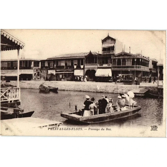 PALAVAS-LES-FLOTS. Passage du Bac. Postcard - Picture 1 of 2